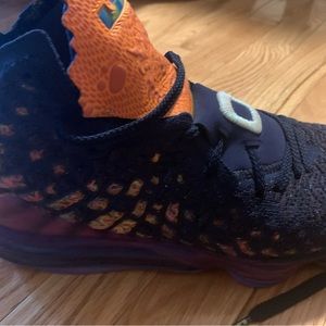 Lebron 17 ‘Monstar’ like new barely worn mens shoes